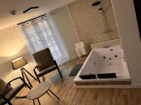 A la foto es mostra l'objecte Magnifique Loft 35m2 Jacuzzi RVB NIGHT 1 situat a la ciutat de Amiens.