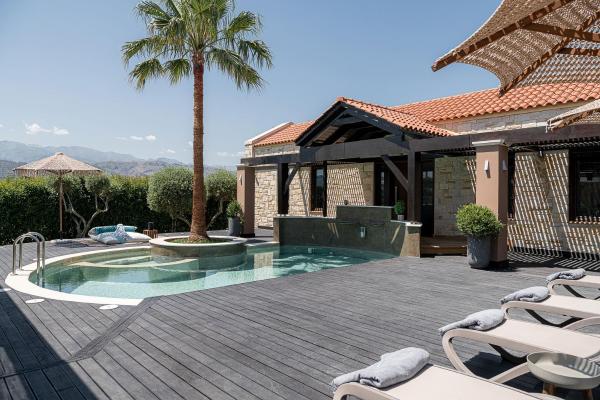 På billedet ses objektet Villa Peacock with Spa Facilities beliggende i byen Daratso.