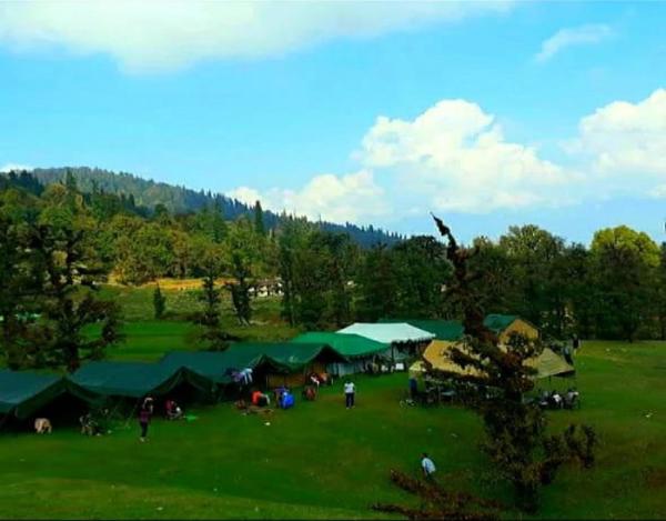 Na fotografii je vidět objekt Camping at Serene Chopta nacházející se ve městě Sari.