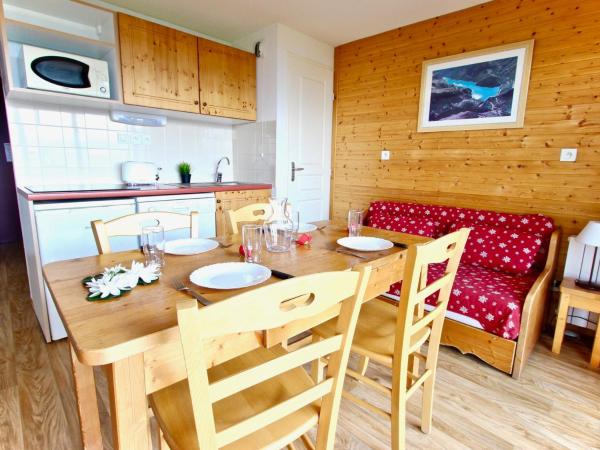 A la foto es mostra l'objecte Appartement cosy 3 pièces avec terrasse sud, proche pistes et commerces à Chamrousse - FR-1-549-94 situat a la ciutat de Chamrousse.