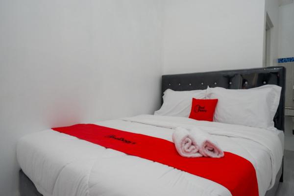 En la foto se muestra el objeto RedDoorz near Universitas Semarang 2 ubicado en la ciudad de Alastuwo.
