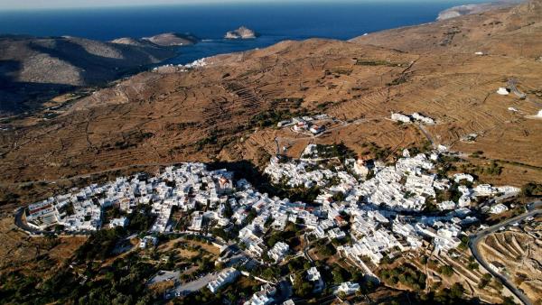 A la foto es mostra l'objecte Amedi Villas Tinos situat a la ciutat de Venardatos.