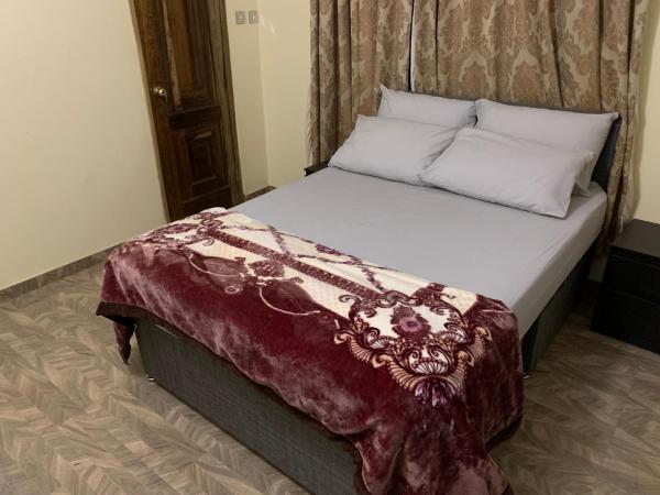 Auf dem Foto ist das Objekt Top Base Apartments in der Stadt Accra zu sehen.