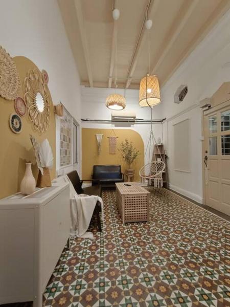 La photo montre l'objet UNESCO Bohemian Style Heritage House at Georgetown 5BR 14 pax situé dans la ville de George Town.