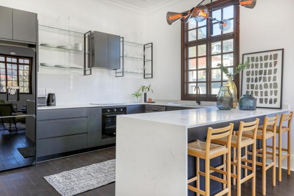 Φωτογραφία 2: Secure & Central: Villa with Views of Table Mountain