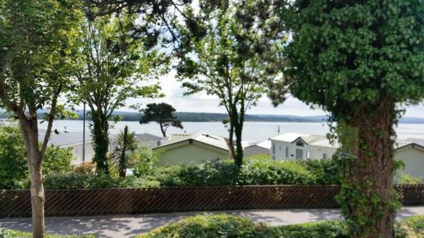 Na zdjęciu widoczny jest obiekt Pine Ridge 59 Rockley Park Poole with sea view sleeps six położony w mieście Poole.