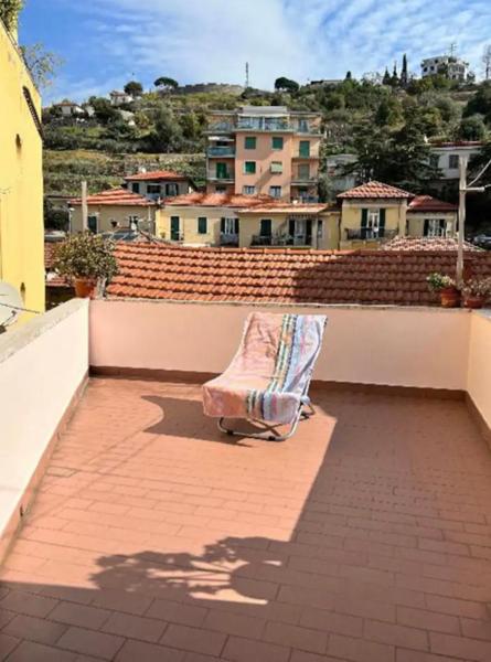 Auf dem Foto ist das Objekt Cheerful Room, Sharing kitchen in a Cosy Family Art House, Ideal for one person or couple in der Stadt Sanremo zu sehen.