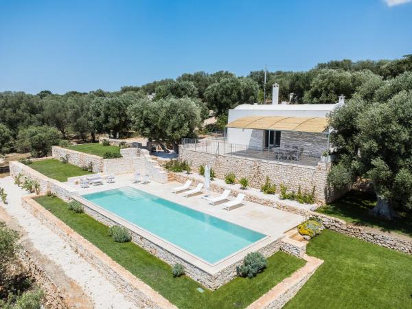 A la foto es mostra l'objecte Villa degli Ulivi con piscina by Wonderful Italy situat a la ciutat de Ostuni.