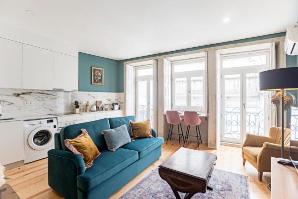 Turquoise Central Flat w AC & Balcony by LovelyStay, Porto