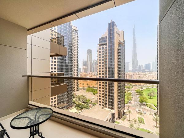 Na fotografii je vidět objekt Luton Vacation Homes - Elite Downtown Residence Studio, Burj Khalifa View Dubai - 80AB3 nacházející se ve městě Dubaj.