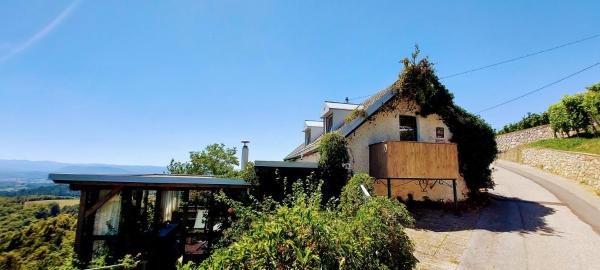 Na fotografii je vidět objekt Vineyard Cottage Vercek nacházející se ve městě Mačkovec pod Trško Goro.