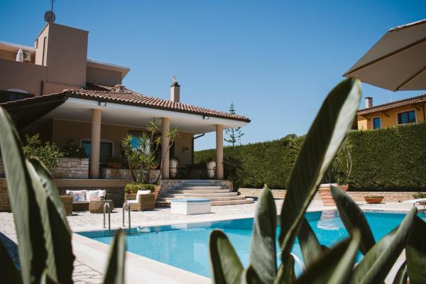 写真にはトラーニ市にあるVilla Pietra Bianca - Luxury stay in Pugliaが写っています。