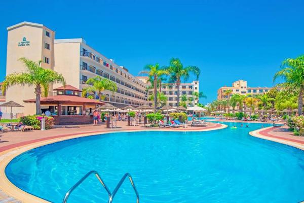 A la foto es mostra l'objecte Tsokkos Gardens Hotel situat a la ciutat de Protaras.