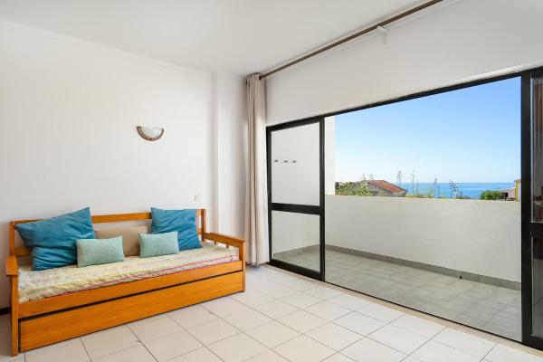 Praia da Rocha Wonder w/ Balcony by LovelyStay, Portimão