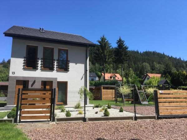 A la foto es mostra l'objecte Apartamenty Black&White Lubawka - Domek z ruską banią i sauną situat a la ciutat de Okrzeszyn.