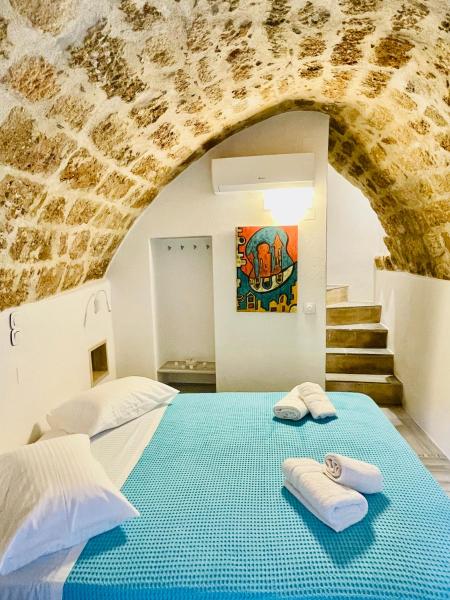 På billedet ses objektet Vecchia Casa kamara beliggende i byen Monemvasia.
