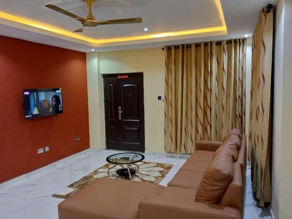 Bilde 5: 3 Bed Furnished Apartment - Wifi Aircon Parking