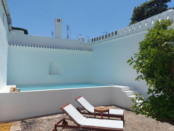 A la foto es mostra l'objecte Casa Ancha situat a la ciutat de Beja.
