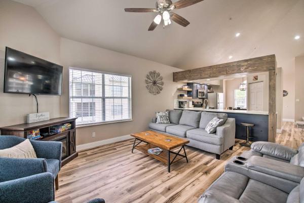 A la foto es mostra l'objecte Cozy + Deluxe Branson Condo w/ Covered Balcony situat a la ciutat de Branson.