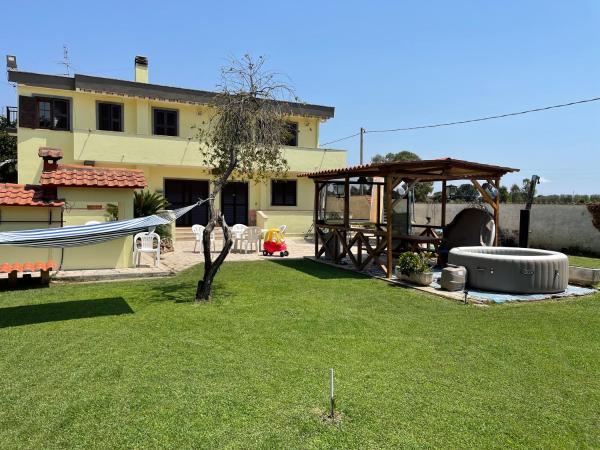 The photo shows the B&b brunos&brunos located in the city of Campo di Carne.