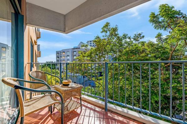 Na zdjęciu widoczny jest obiekt Seaside Oasis with Balcony along the Esplanade położony w mieście Darwin.