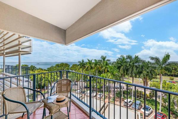 Na zdjęciu widoczny jest obiekt Oceanview Resort Stay with Pool & Tropical Sunsets położony w mieście Darwin.