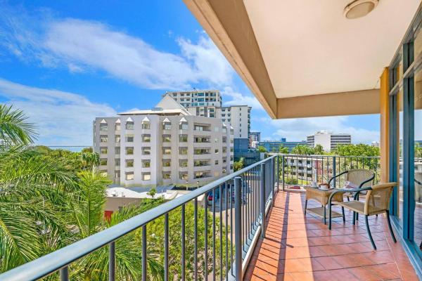 Breezy Harbourfront Resort Escape With Tropical Pool - Mindil Beach, Northern Territory