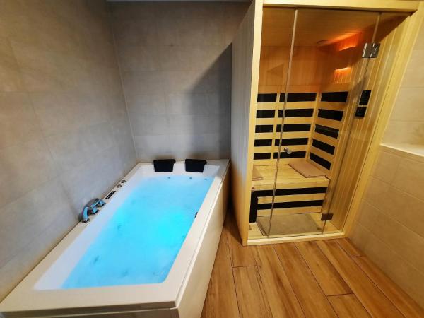写真にはコバリード市にあるApartments Hlapi with SPAが写っています。