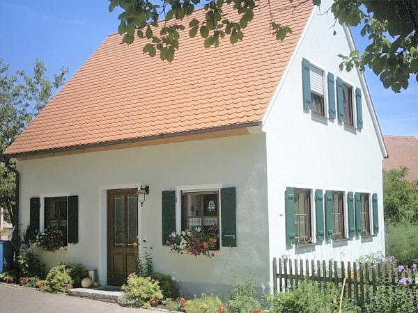 Na zdjęciu widoczny jest obiekt Top Ferienhaus - Nähe Nürnberg - Schnelles Wlan położony w mieście Neuendettelsau.