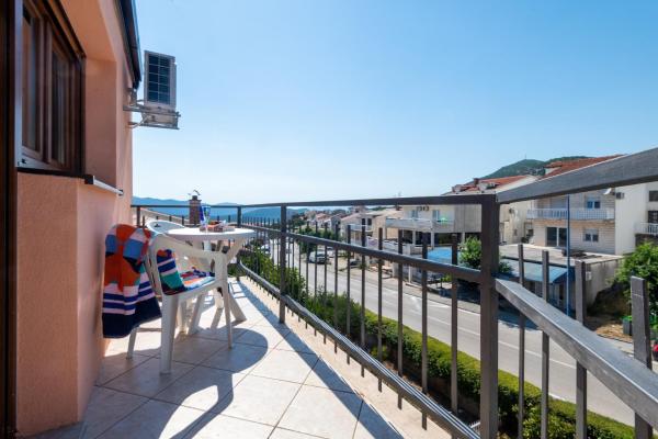 A la foto es mostra l'objecte Apartments MIRA situat a la ciutat de Neum.
