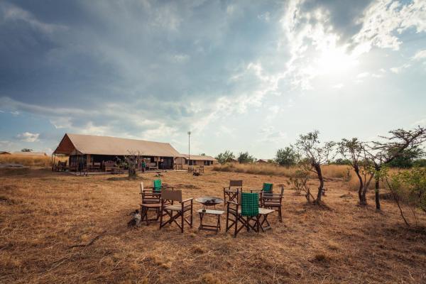 På billedet ses objektet Gnu Mara River Camp beliggende i byen Serengeti.