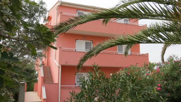 A la foto es mostra l'objecte Apartments with parking space Novalja, Pag - 19181 situat a la ciutat de Novalja.