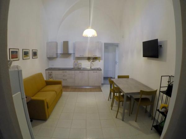 写真にはスコッラーノ市にあるInterMezzo 2 - located in the center of Salento equidistant from the 2 seasが写っています。