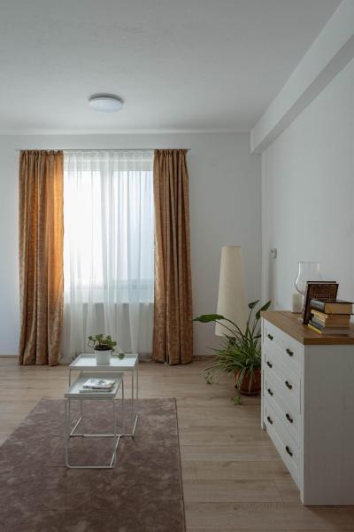På bilden syns objektet Solomon Apartments Ap 4 som ligger i staden Chinari.