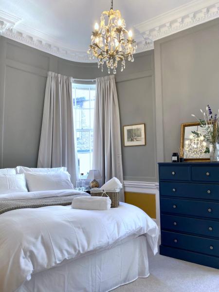 På bildet vises objektet Elegant Georgian Apartment in Bath's Iconic Centre som ligger i byen Bath.