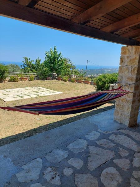 A la foto es mostra l'objecte Eftihia's Home situat a la ciutat de Agia Triada.