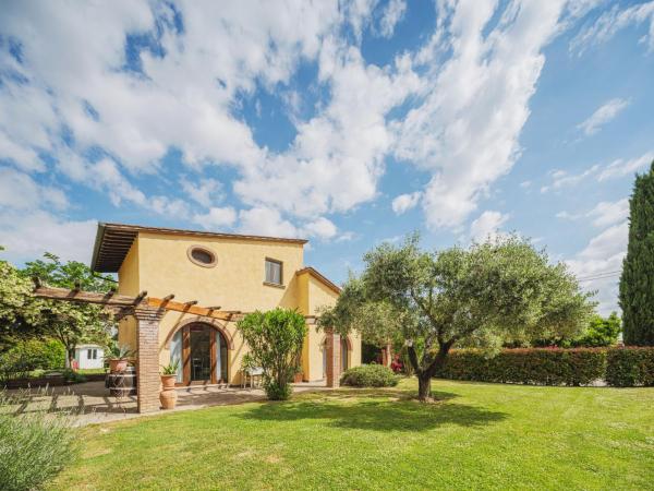 På billedet ses objektet Holiday Home Villa Ulivo by Interhome beliggende i byen Orentano.