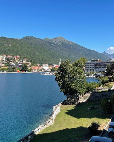 På bildet vises objektet CASA DEL LAGO som ligger i byen Omegna.
