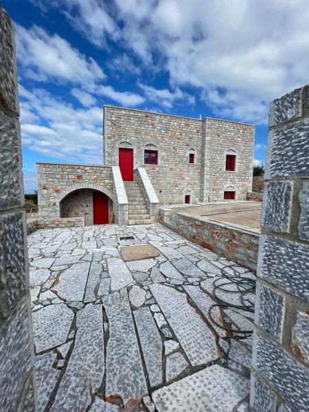 A la foto es mostra l'objecte Sugar Stone House 2 situat a la ciutat de Bríkion.