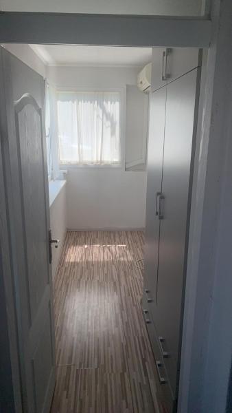A la foto es mostra l'objecte Stan na dan Banovići situat a la ciutat de Babice Gornje.