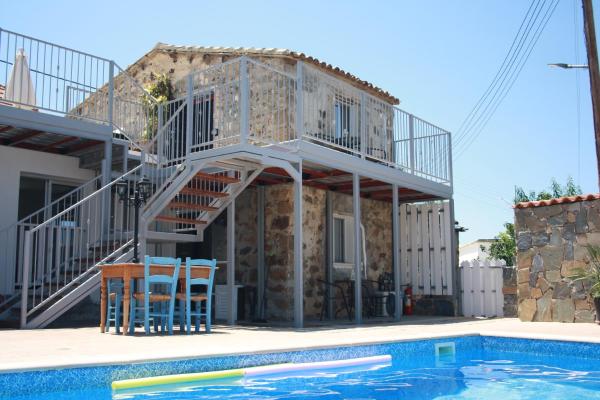 Na fotografii je vidět objekt Holiday Apartments,Polynikis Sea-Cret, Pachyammos nacházející se ve městě Kato Pyrgos.