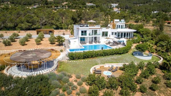 A la foto es mostra l'objecte Luxury Villa In Es Cubells With Stunning Seaviews situat a la ciutat de Es Cubells.