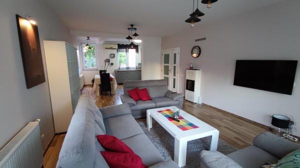 Lovely 3-bedroom rental unit with indoor fireplace, Priština