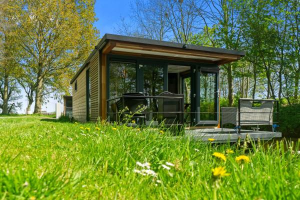 Στη φωτογραφία φαίνεται το αντικείμενο Houseboats Pean-buiten Weidum που βρίσκεται στην πόλη Wirdum.