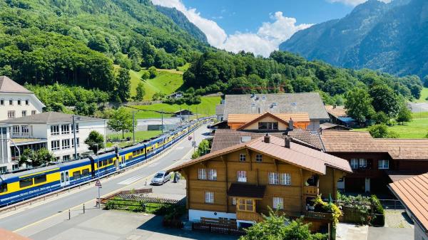 På billedet ses objektet HOTEL CHRISTINA beliggende i byen Wilderswil.