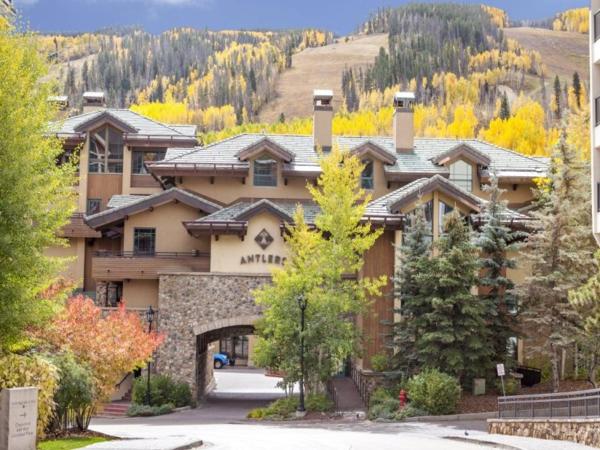 På billedet ses objektet 4 Bedroom Antlers Vacation Rental With Incredible Slopeside Views And Just A Short Walk To Gondola And Lionshead Village beliggende i byen Vail.
