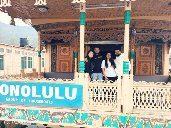 A la foto es mostra l'objecte Honolulu Group Of Houseboats situat a la ciutat de Srinagar.