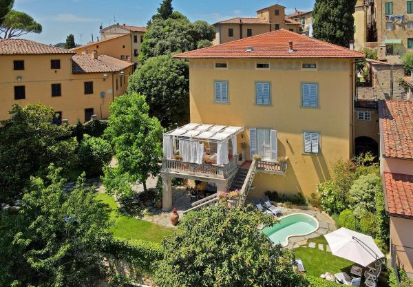 På billedet ses objektet Villa Carlotta con piscina beliggende i byen Lari.