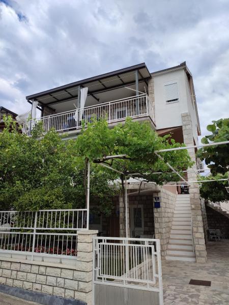 Na fotografii je vidět objekt Apartment Podaca 2576a nacházející se ve městě Podaca.