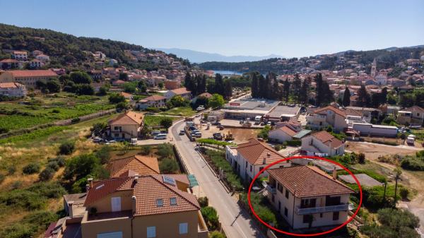 Apartments And Rooms With Parking Space Jelsa, Hvar - 4028 - Stari Grad
